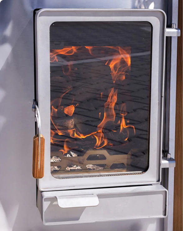 Wood-fired stove Verta with flames visible through the glass door